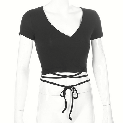 Camiseta casual de mujer slim fit con escote en V y tirantes cruzados