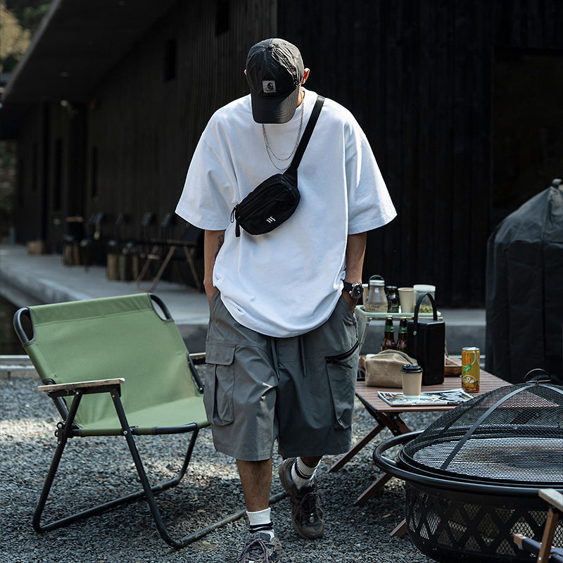 Camiseta de hombre oversize de manga corta en color liso